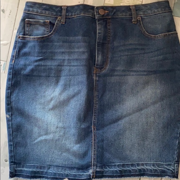 Blue jean pencil skirt nice rich blue. Zip front. In good used condition - Picture 3 of 7